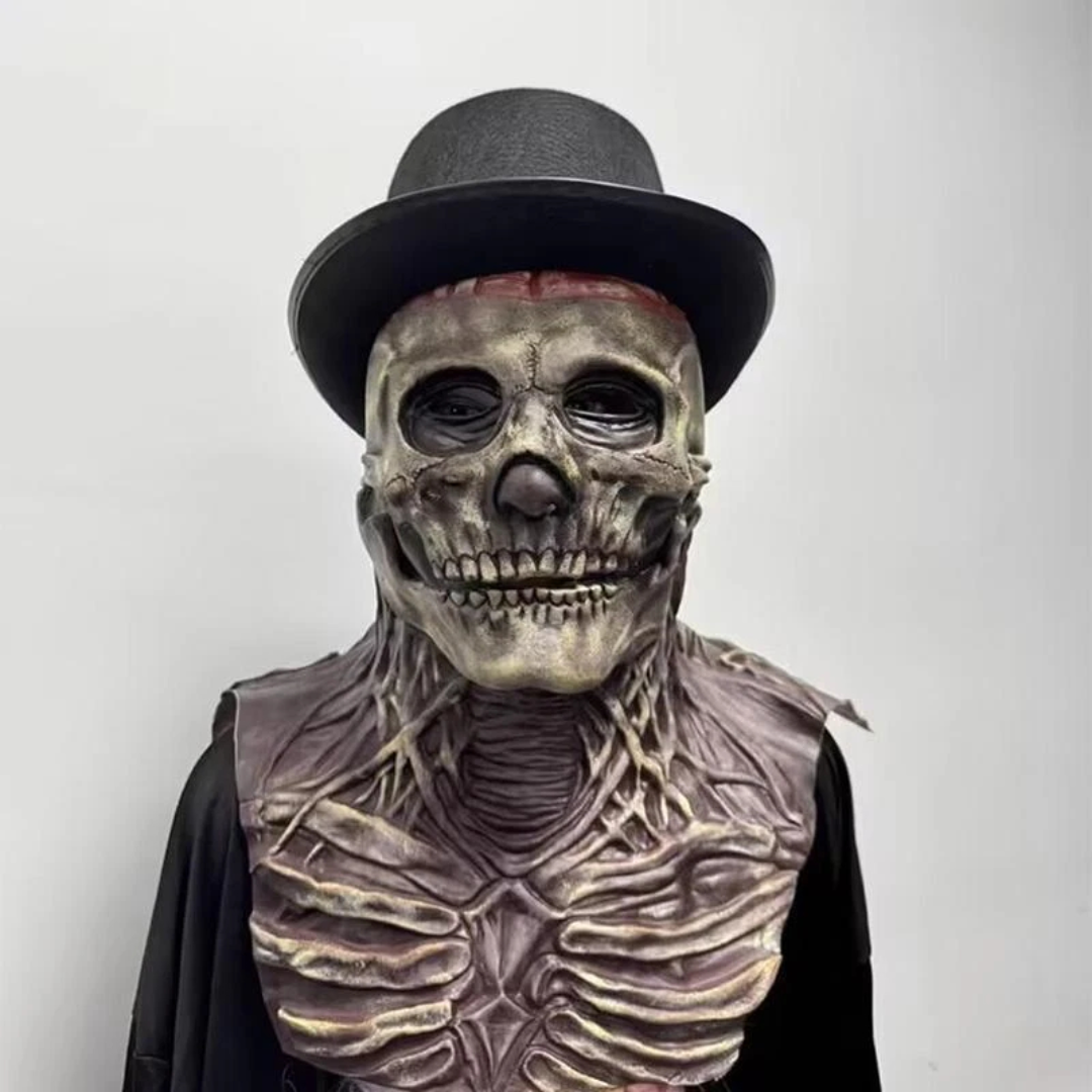 Máscara de calavera con detalle de cerebro