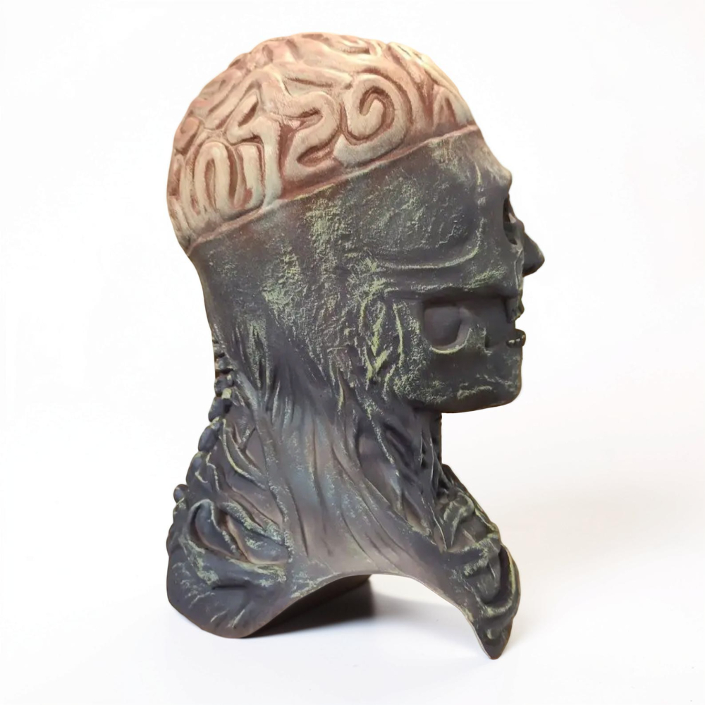 Máscara de calavera con detalle de cerebro